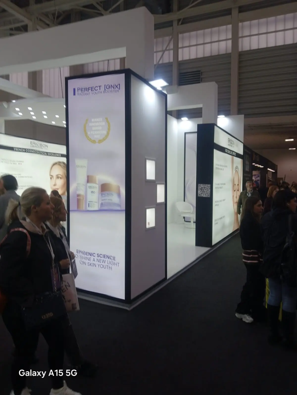 Cosmoprof Worldwide exhibition stand by Stagehook Global, Bologna — photo 2