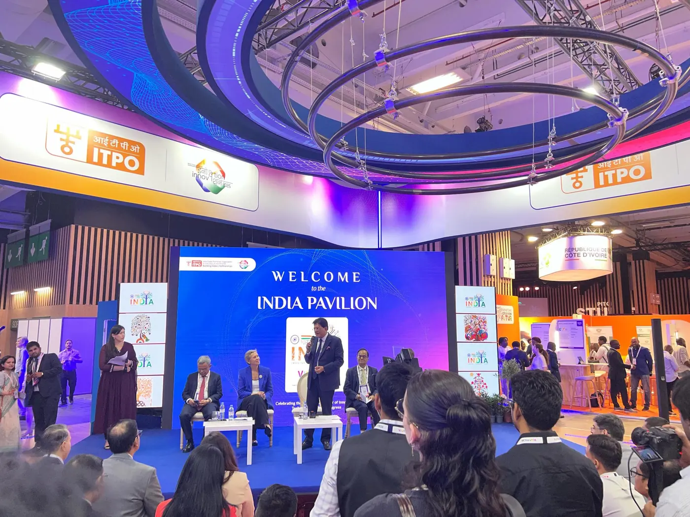 Vivatech exhibition stand by Stagehook Global, Paris — photo 3
