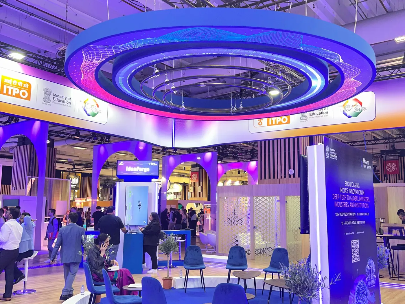 Vivatech exhibition stand by Stagehook Global, Paris — photo 2